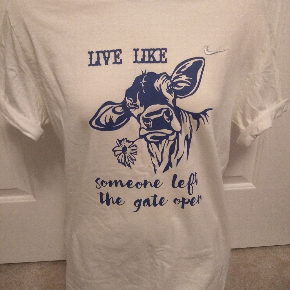 Nike tee live like someone left gate open cow tee - Picture 1 of 5